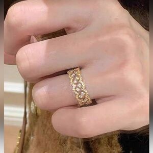 Elegant Gold Ring R41